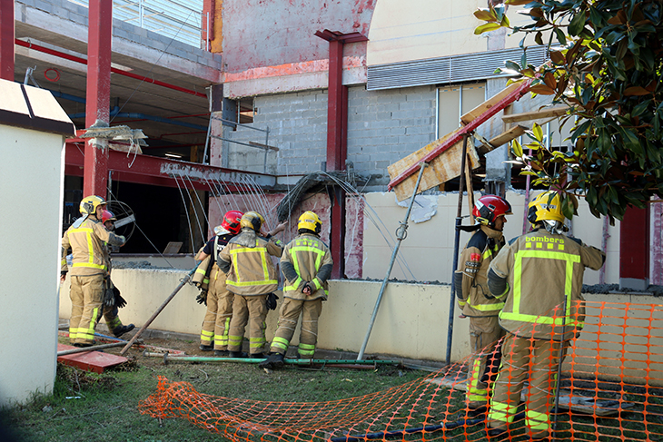 Tres ferits en caure la bastida on treballaven a l’Espai Gironès de Salt
