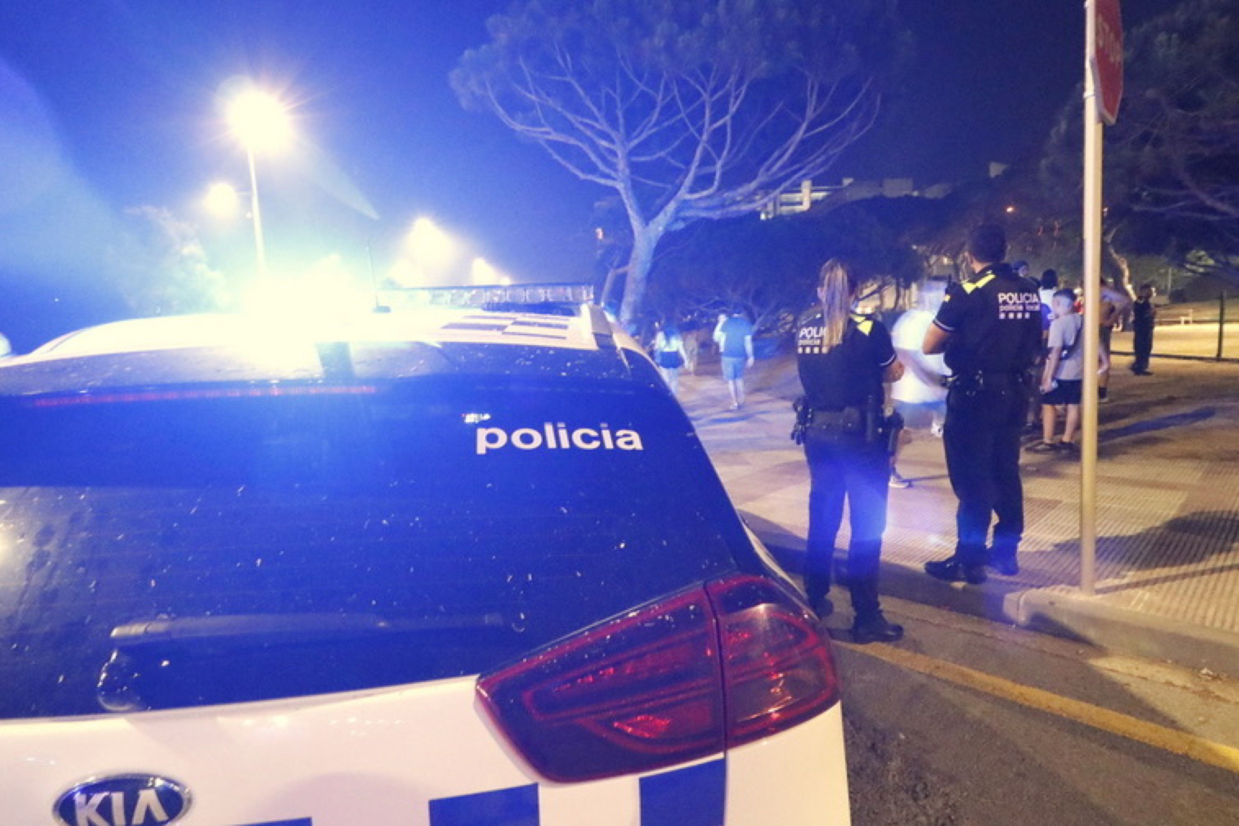 Detingut un home a Blanes per punxar amb una navalla un treballador d’una botiga de mòbils i ferir un policia