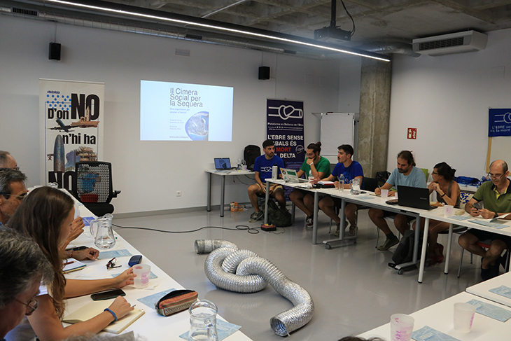 Entitats ecologistes d’arreu de Catalunya critiquen la gestió de l’aigua en la segona cimera social de la sequera