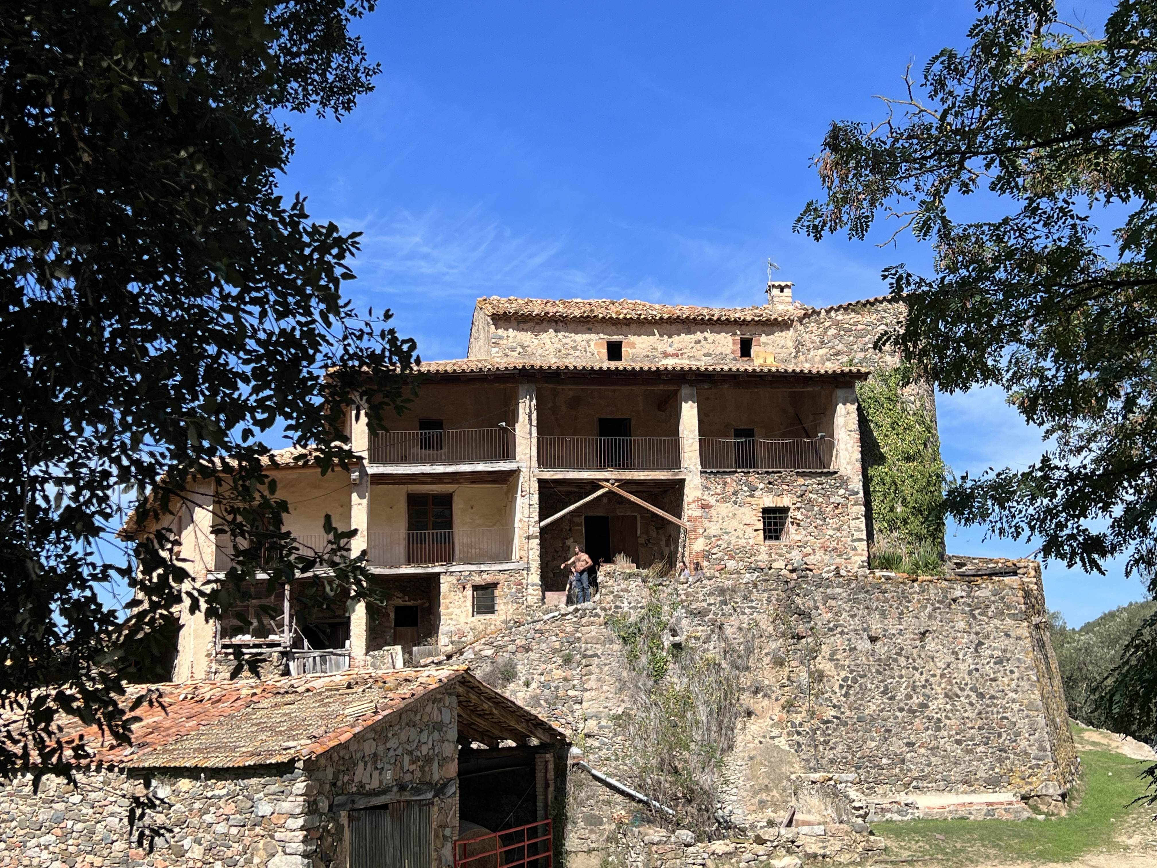 Un projecte vol rehabilitar la masia la Sala de Viladrau, la casa on va néixer Serrallonga