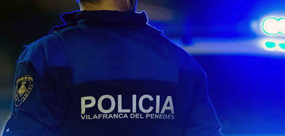 Detingut per conduir begut i xocar amb diversos vehicles estacionats a Vilafranca