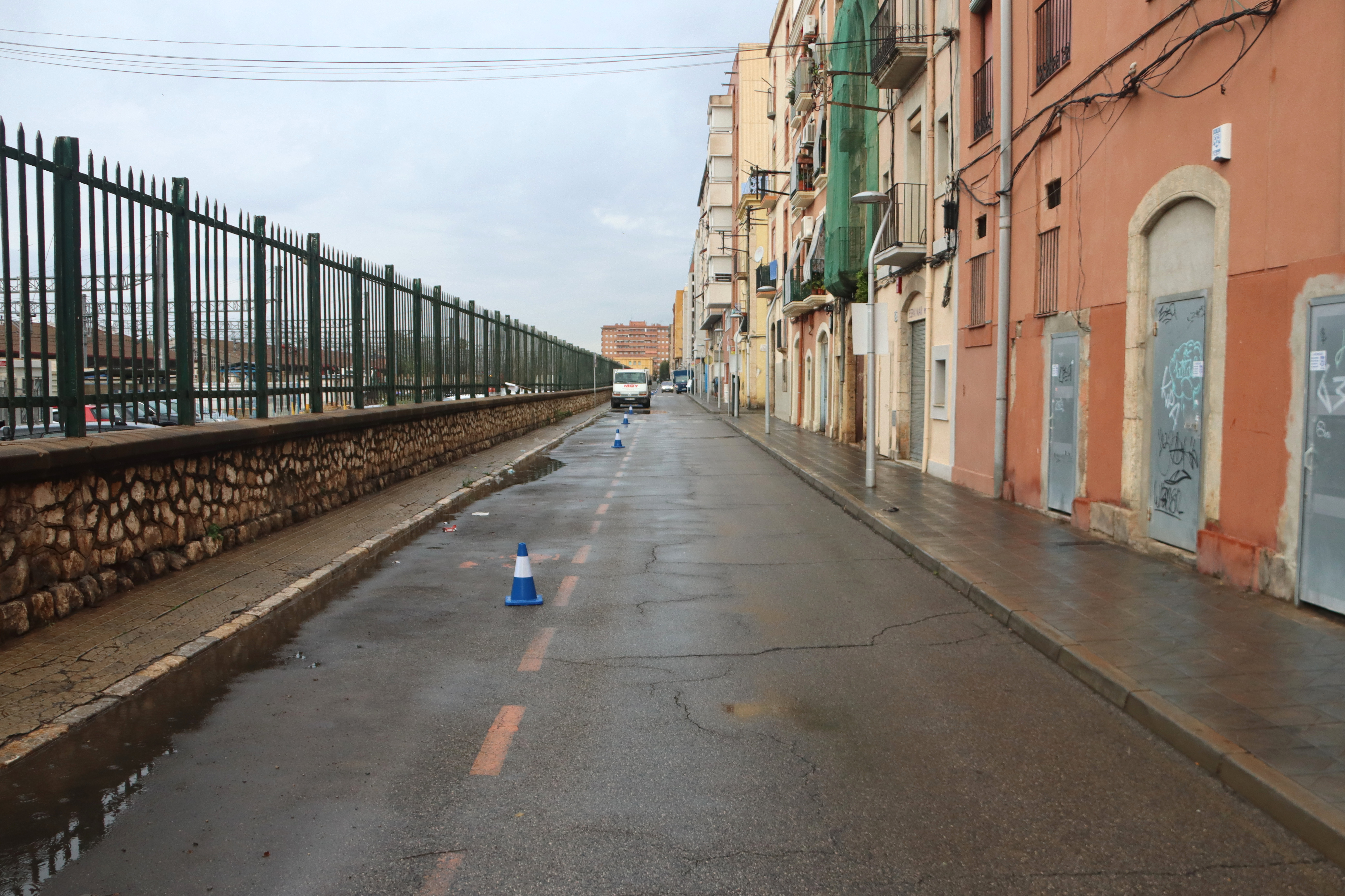 Un grup de veïns del barri del Port de Tarragona es manifesta per l’ampliació de la zona verda