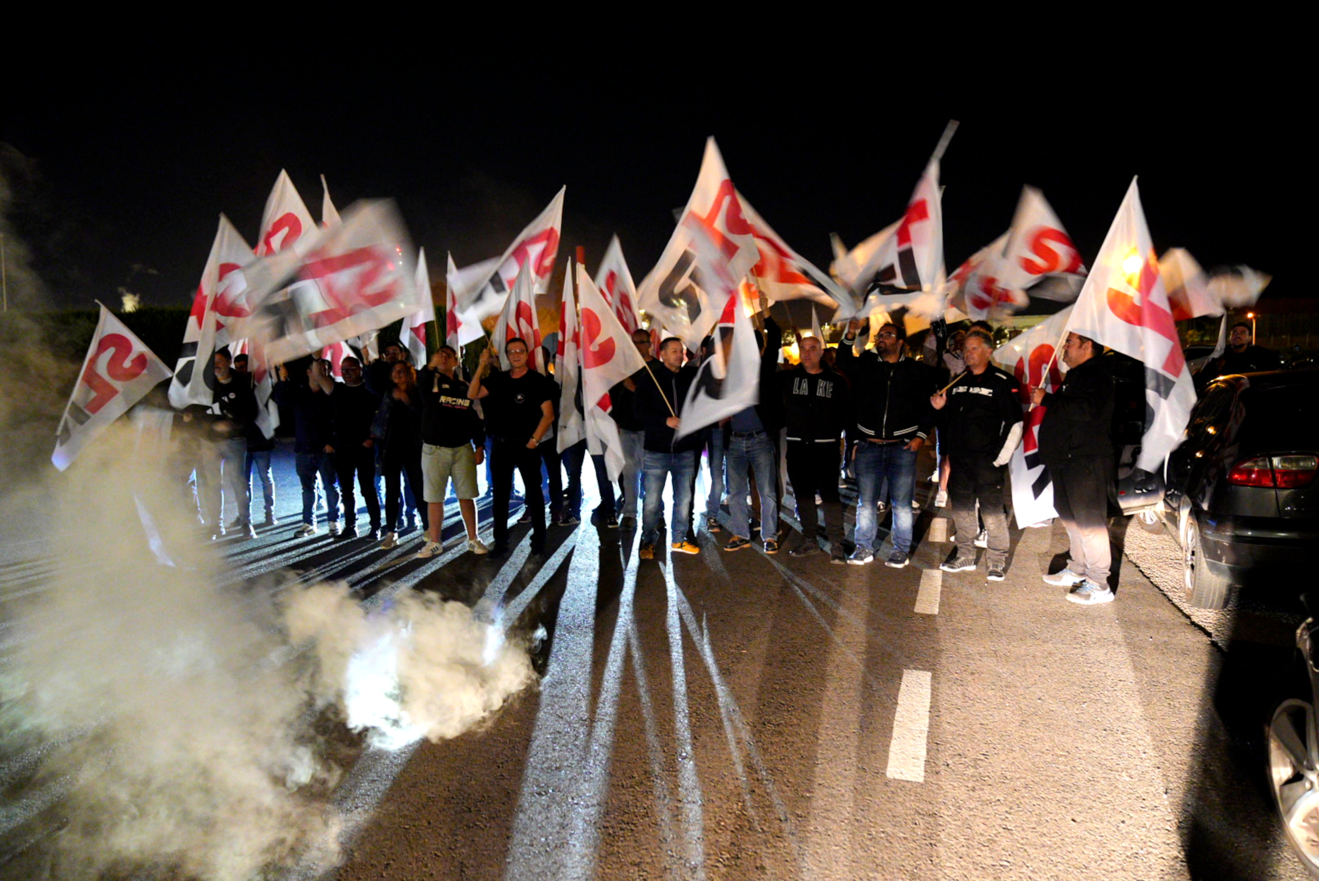 Treballadors de manteniment de Repsol protesten pels canvis de la bossa d’hores imposats per la direcció