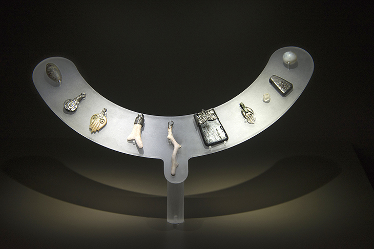 El collaret d’amulets trobat a la necròpoli jueva de Tàrrega s’exhibirà temporalment al Museu del Prado de Madrid