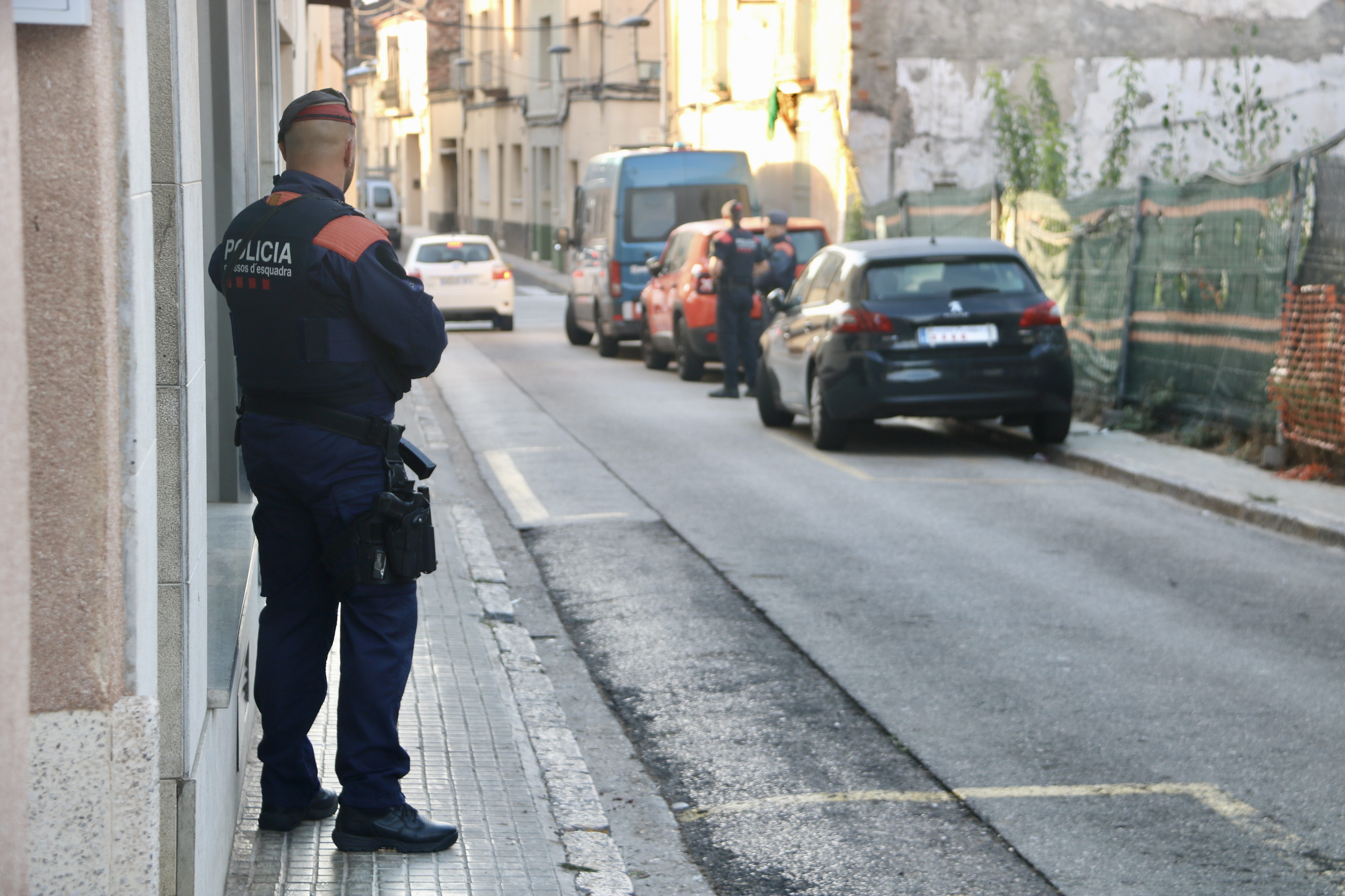 En marxa un dispositiu dels Mossos i la Policia Nacional contra una organització neonazi anomenada Combat 18