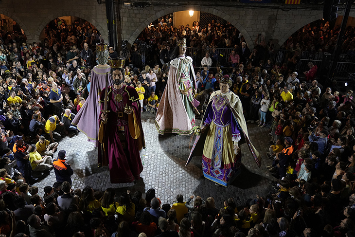 Xargay, Palau i Jordana reivindiquen l’esport femení i l’aniversari de Fontajau en el pregó de les Fires de Sant Narcís