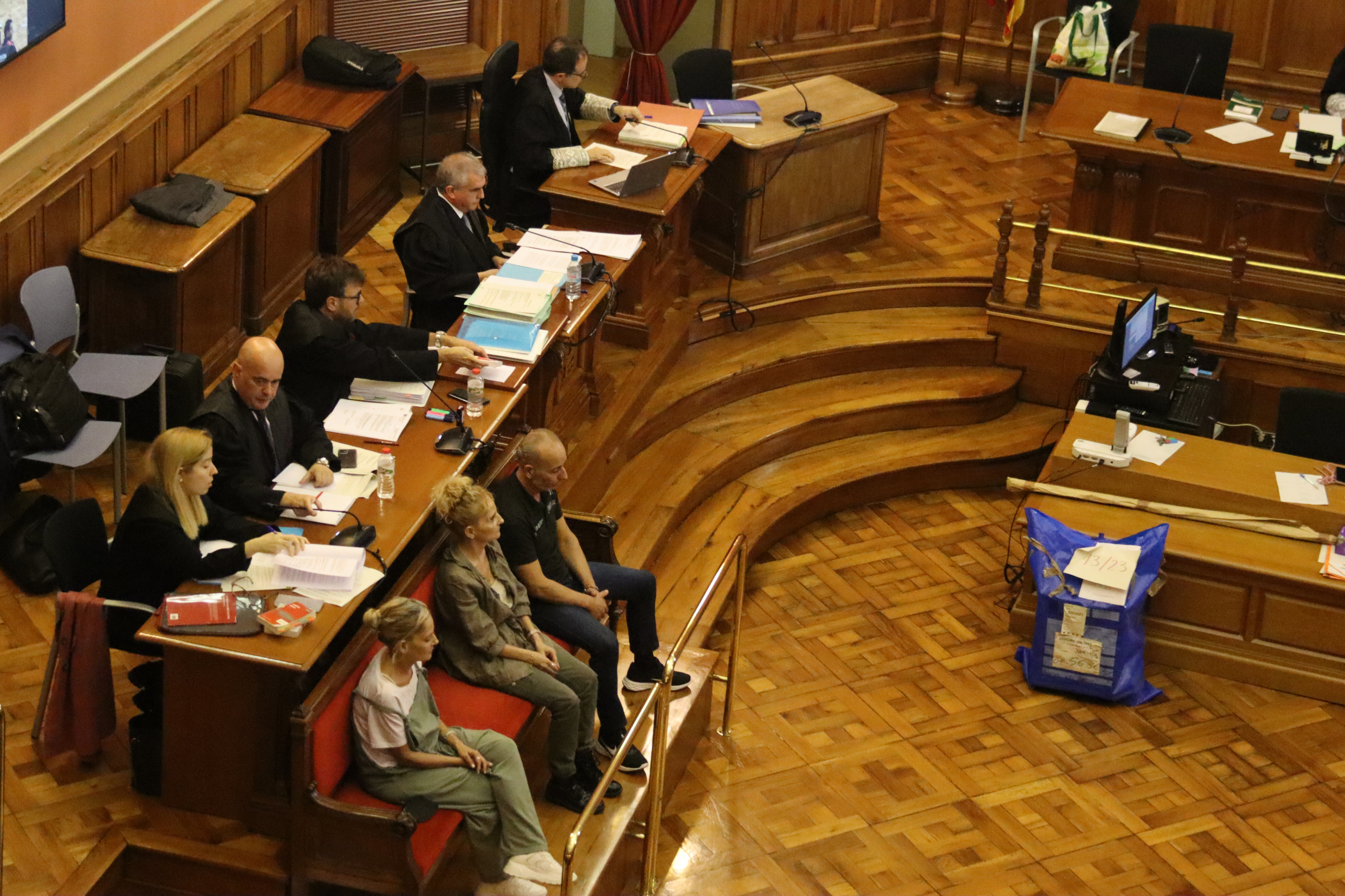 L’Audiència de Barcelona condemna a 16 i 20 anys les bessones de Sabadell per matar la parella d’una d’elles