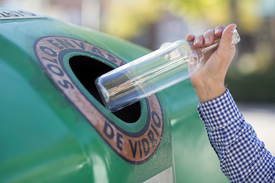 Olèrdola posa en marxa una campanya per millorar el reciclatge d’envasos de vidre a l’hostaleria