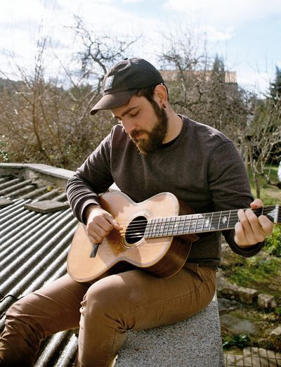 El cantautor de Gelida Gabriel Kazz estrena ‘Temps’, el seu primer single en català