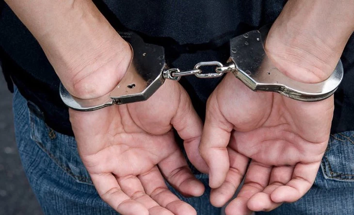 La Policia Local de Castelló d’Empúries deté dos homes per robar amb força en un cotxe