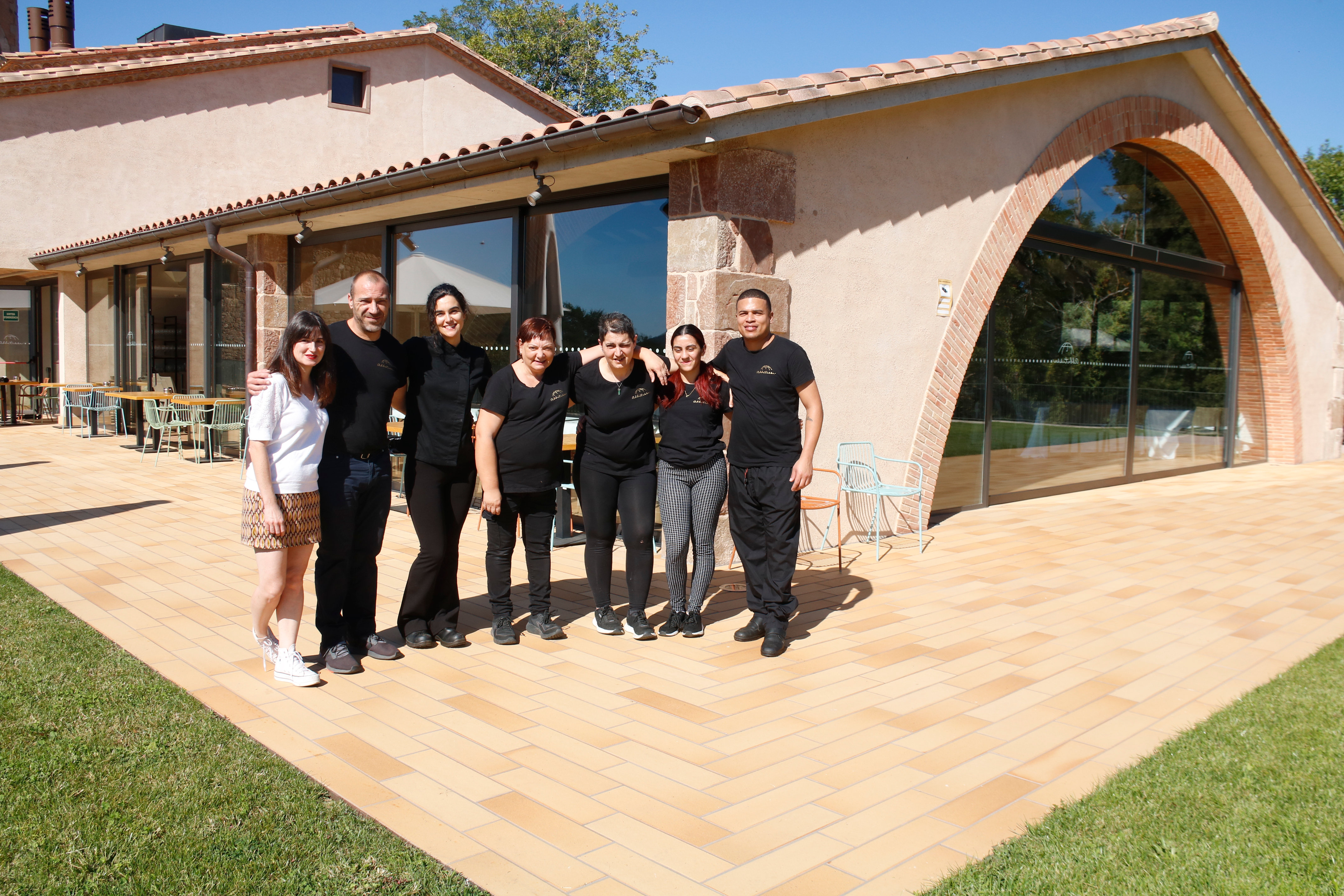 Obre a Sant Joan de les Abadesses un hotel restaurant que ocupa persones vulnerables en una masia del segle XVIII