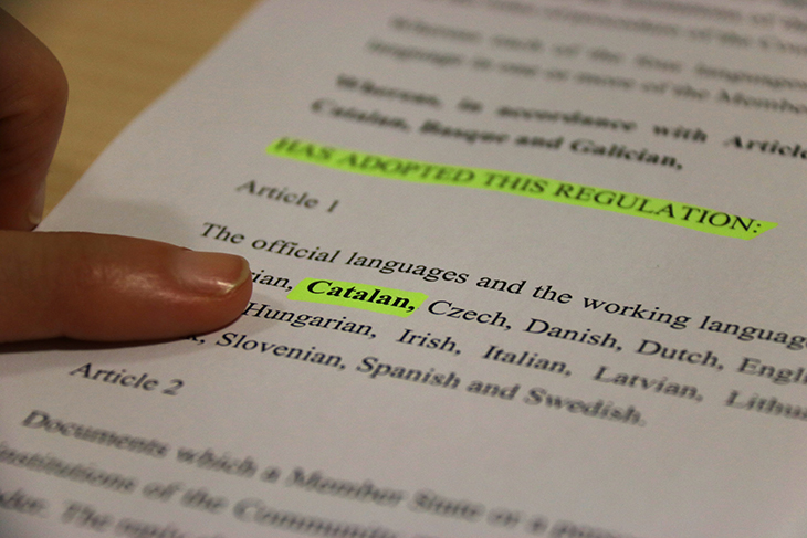 Els 27 es reuneixen aquest dimarts per intentar desencallar l’oficialitat del català, el basc i el gallec