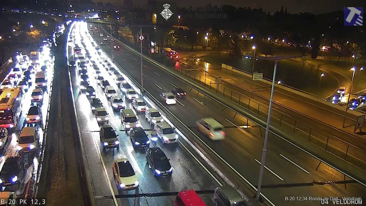 Cues quilomètriques a la Ronda de Dalt per un accident greu a l’alçada d’Horta Guinardó