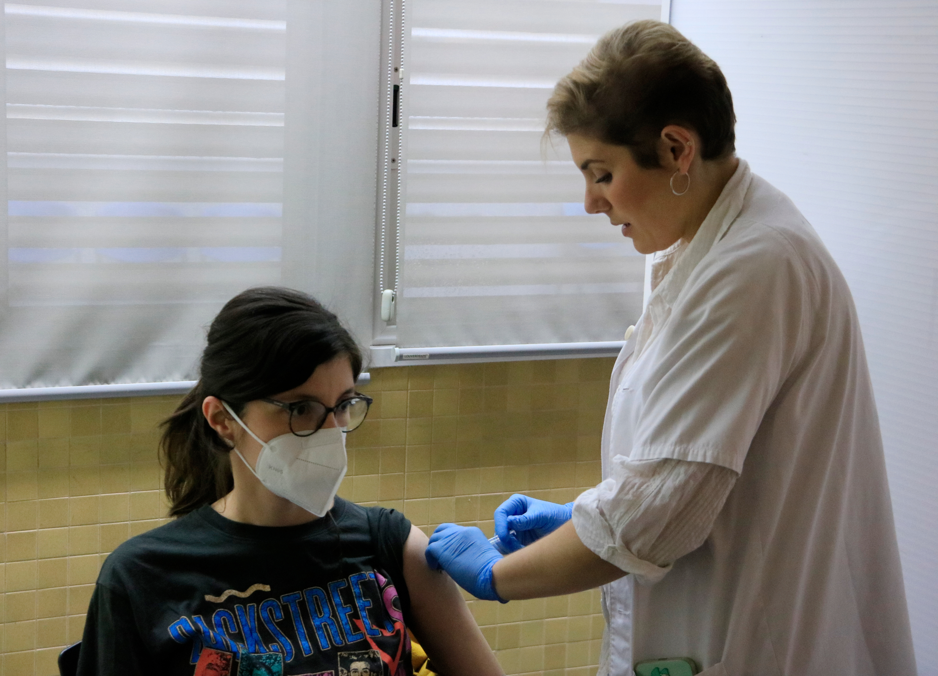 Comença la vacunació de la grip i la covid a majors de 60 anys i a altres persones amb factors de risc