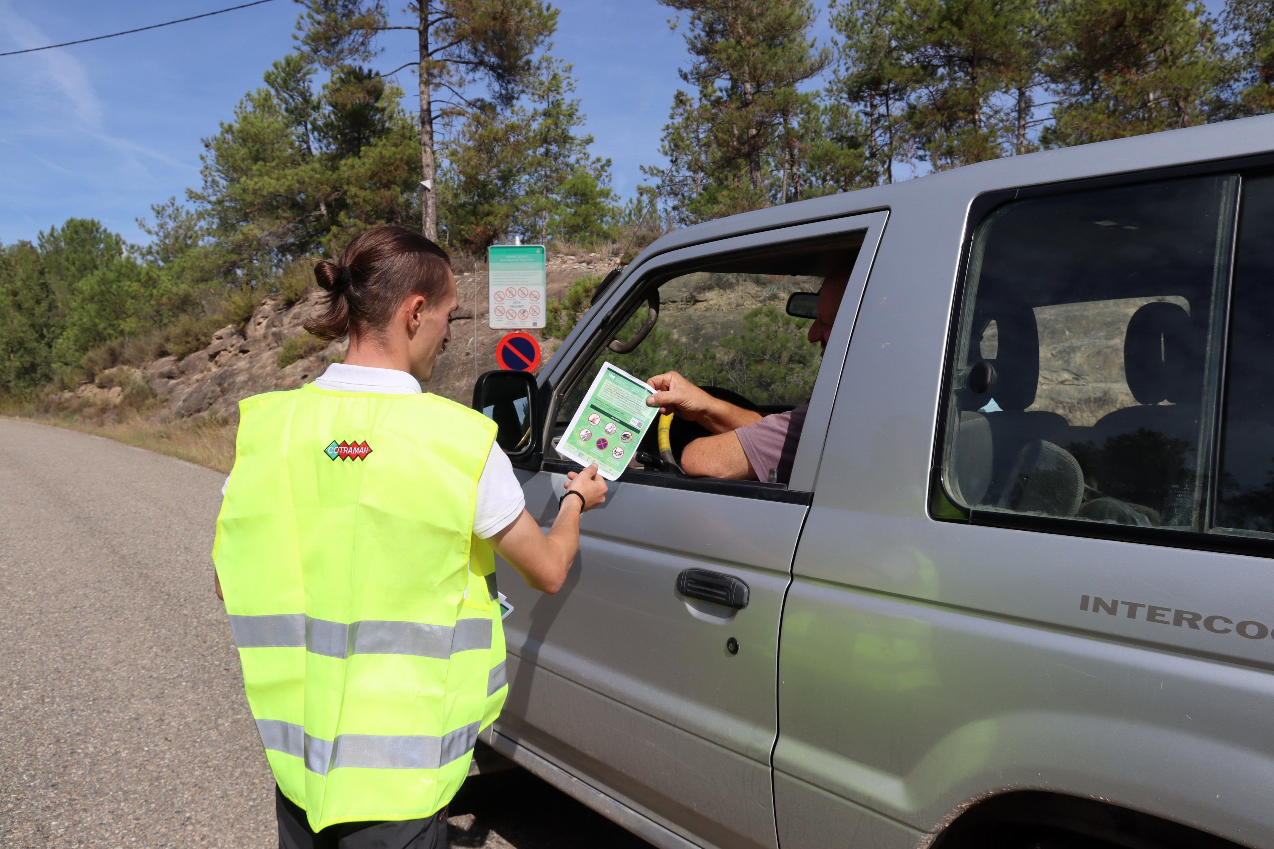 Informadors ambientals ressegueixen espais naturals del Solsonès per combatre conductes incíviques dels boletaires