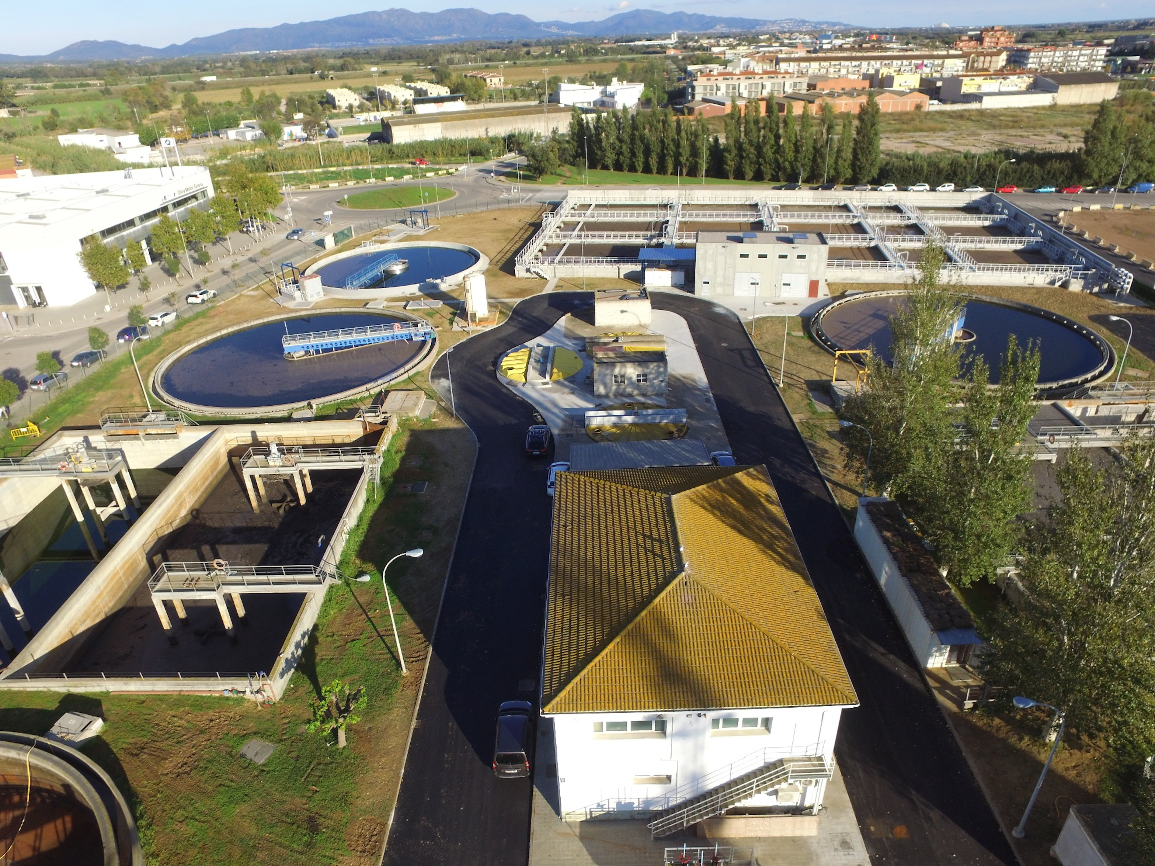Figueres utilitzarà per primera vegada aigua regenerada de la depuradora per netejar carrers i regar arbres catalogats