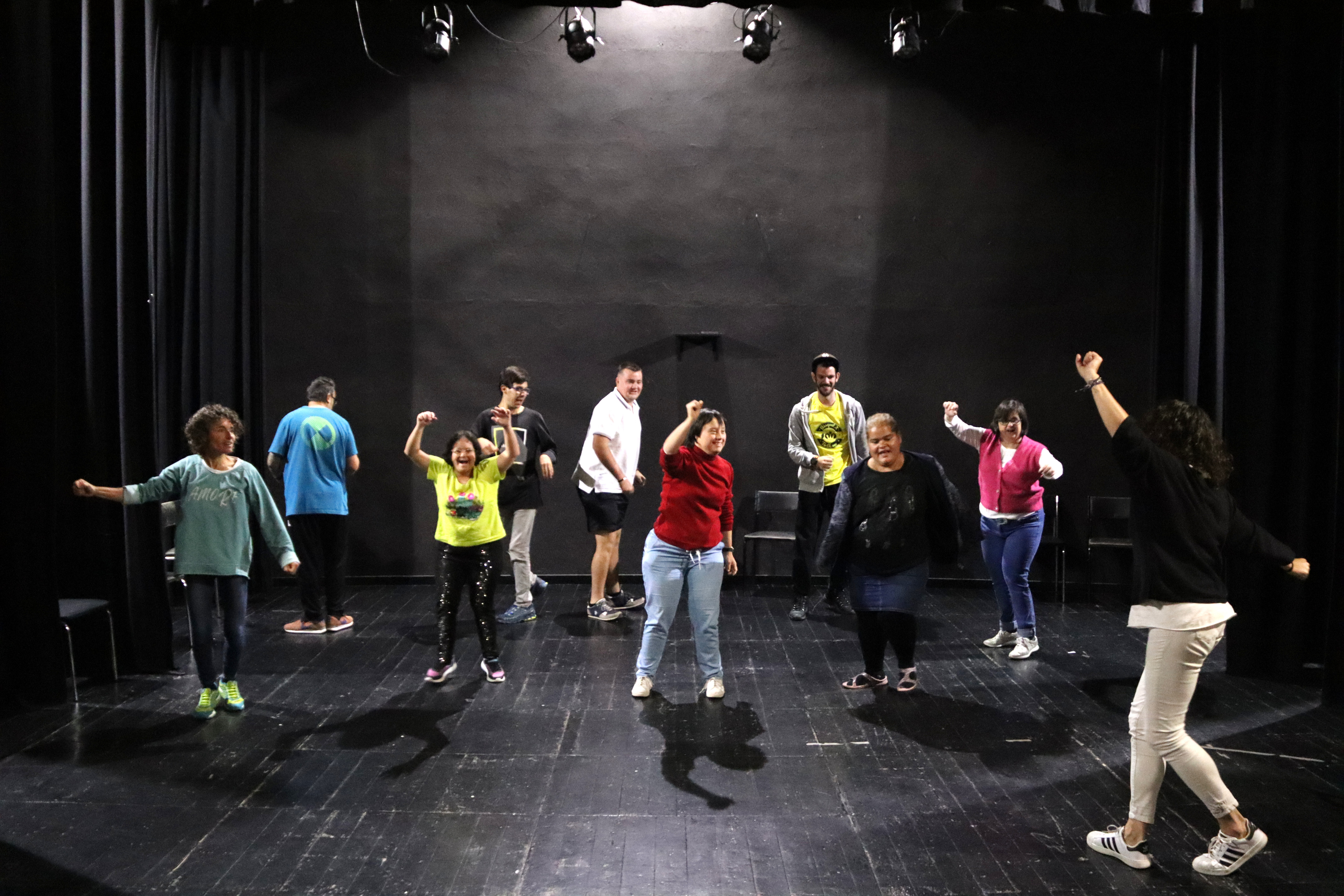 Persones amb discapacitat intel·lectual del Bages pugen a l’escenari: “El teatre reforça l’autoestima”