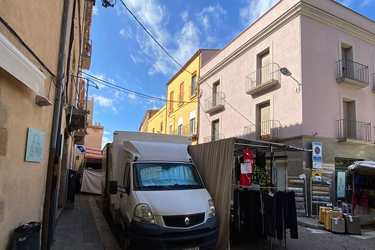 La Policia Local enxampa un home que havia comès diversos furts al mercat setmanal de la Bisbal d’Empordà