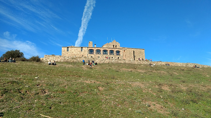Entitats ecologistes reclamen abordar el tancament del restaurant La Mola per evitar que l’espai quedi abandonat