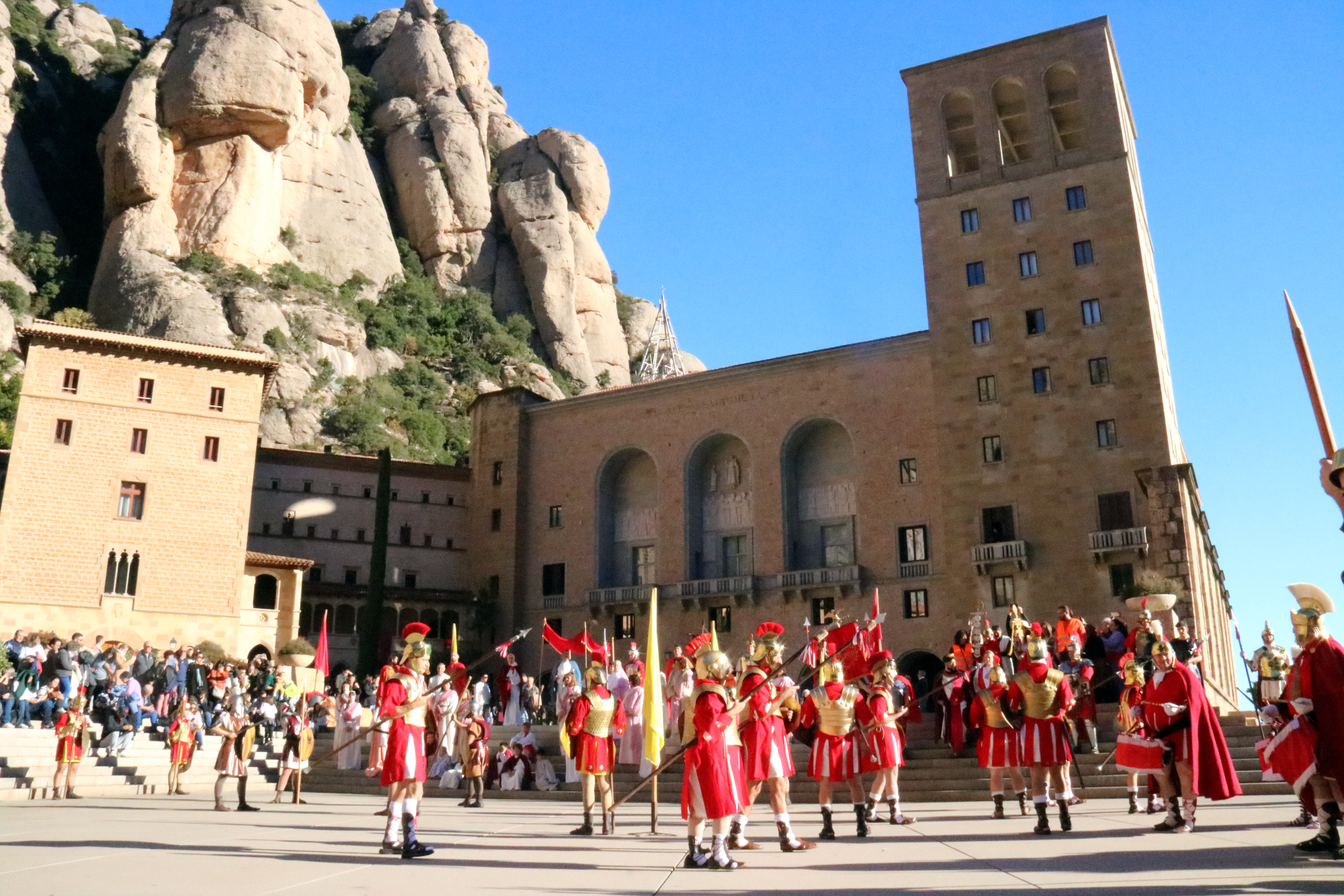 Més de 900 figurants d’arreu del país protagonitzen un pessebre vivent gegant a Montserrat: “Això és únic i irrepetible”