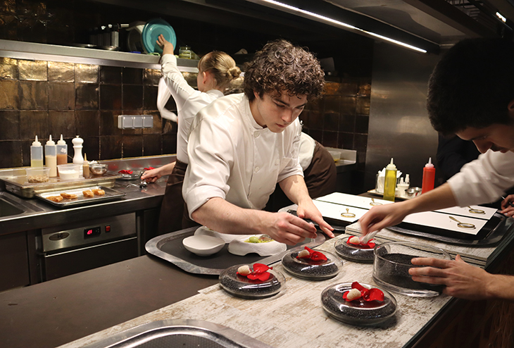 El Disfrutar celebra la tercera estrella Michelin: “Si ho haguéssim somiat d’alguna manera, no ho hauríem ideat millor”