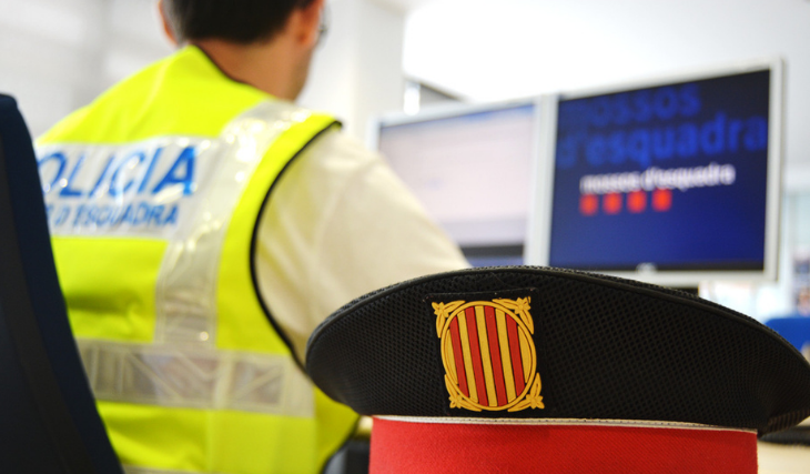 Denunciat un home per arrossegar un ruc amb el seu vehicle mentre conduïa per una carretera comarcal al Baix Llobregat