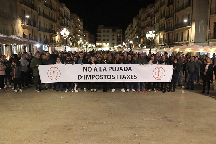 Un centenar de persones protesta contra la pujada d’impostos de Tarragona