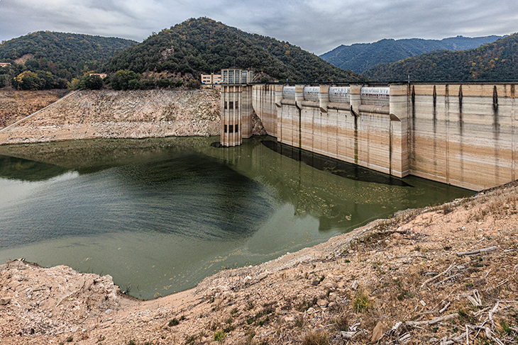 El Govern redueix de 230 a 210 litres la dotació d’aigua per persona i dia als municipis del sistema Ter-Llobregat