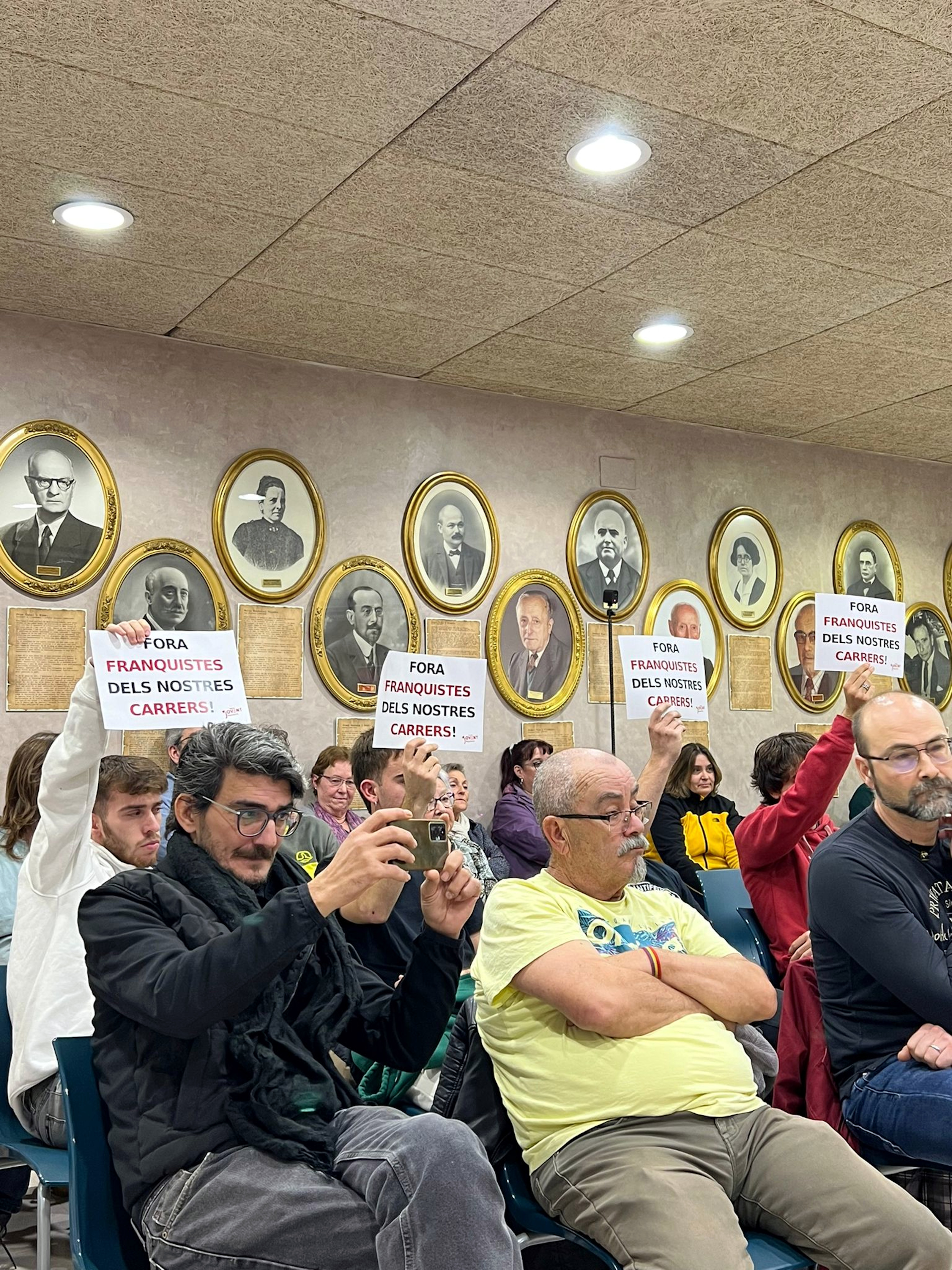 Sant Vicenç de Castellet aprova mantenir els noms franquistes de tres carrers