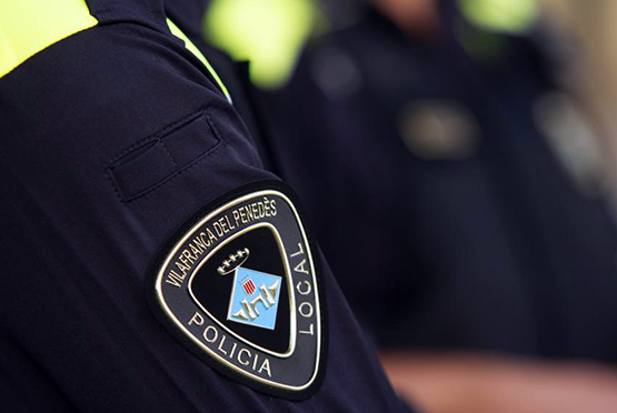 Detingut un home a Vilafranca per un robatori amb violència i una dona per obstaculitzar l’actuació policial