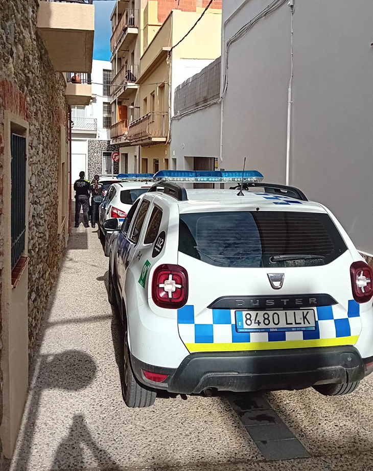 Detenen un ocupa per agredir tres agents de la Policia Local de Llançà