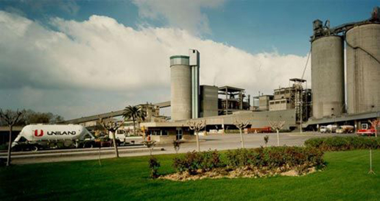 Autoritzen Uniland a utilizar un derivat del fluor sense fer un estudi mediambiental per conèixer les conseqüències del seu ús en la població