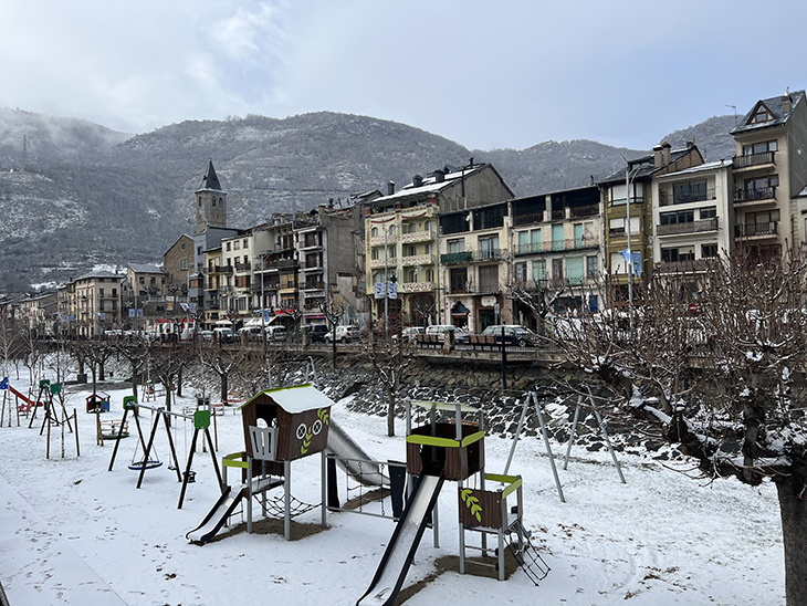 La neu arriba a cotes per sota dels 600 metres a comarques pirinenques com els Pallars Jussà i Sobirà o l’Alt Urgell