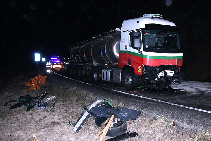 Una dona mor i dos menors resulten ferits en un accident de trànsit a la C-12 a Flix
