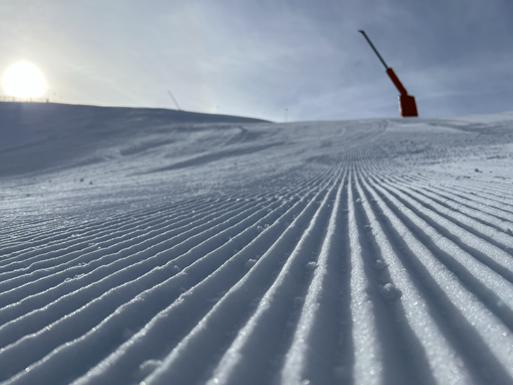 La calor inusual i la falta de precipitació no evita que les pistes d’esquí del Pirineu estiguin en bones condicions