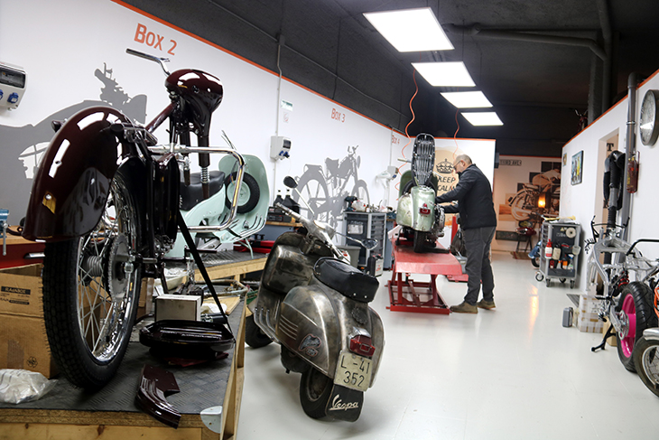 L’únic taller de Catalunya centrat en la restauració de motos clàssiques celebra 5 anys “activant records” a Lleida