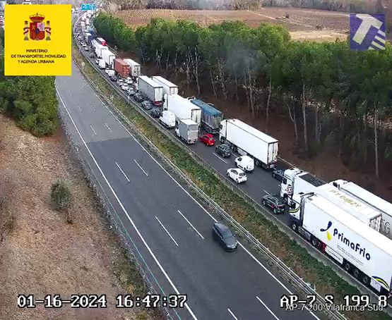 Un accident a l’AP-7 al terme de Vilafranca causa retencions de més de 5 quilòmetres