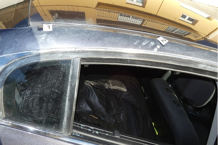 Entra a robar en 19 cotxes la mateixa nit a Riudarenes i el detenen perquè una víctima l’identifica amb un abric seu