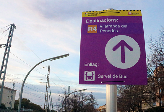 Desordre i confusió en el primer dia de tall de trens a l’R4 entre Vilafranca i Sant Vicenç de Calders
