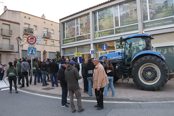 Aragonès es reuneix prop d’una hora a l’Espluga de Francolí amb un grup de pagesos