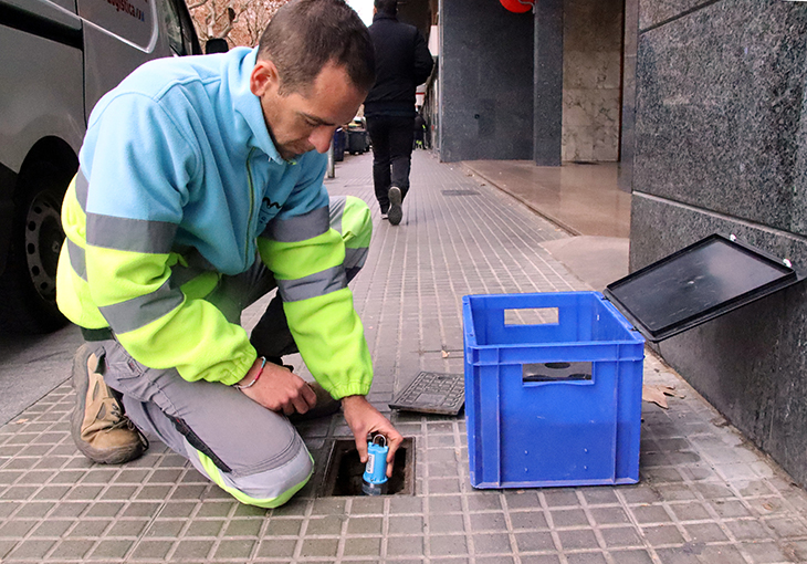 Manresa instal·la sensors acústics a la xarxa de distribució per evitar fuites d’aigua