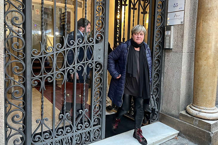 La defensa de la víctima d’Alves recorrerà la sentència i critica que qui pot pagar aconsegueixi una rebaixa de pena