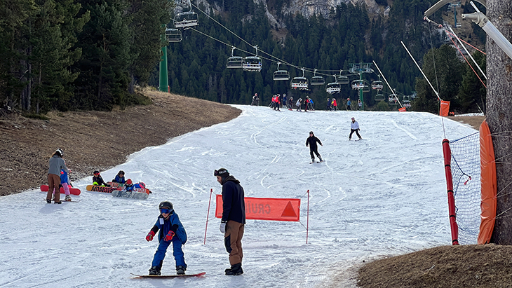 El sector de l’esquí, amb “esperança” que les pròximes nevades permetin acabar la temporada amb un paisatge “blanc”