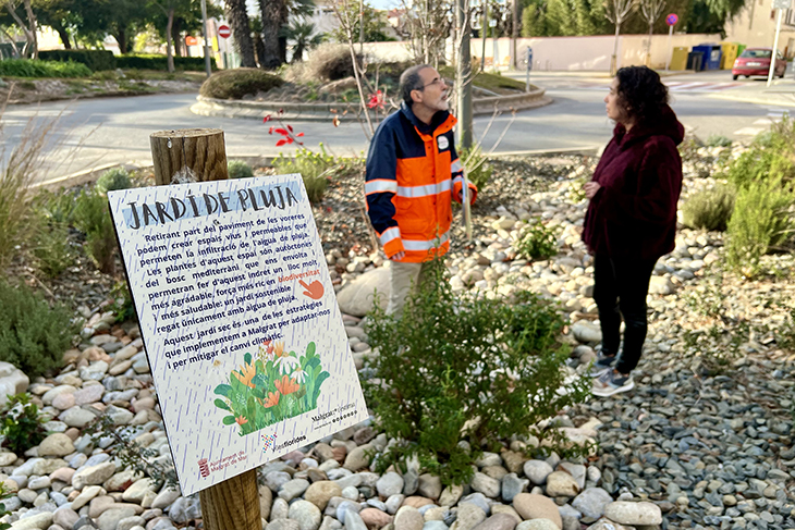 Malgrat de Mar despavimenta voreres i crea “jardins de pluja” per afavorir la recàrrega dels aqüífers