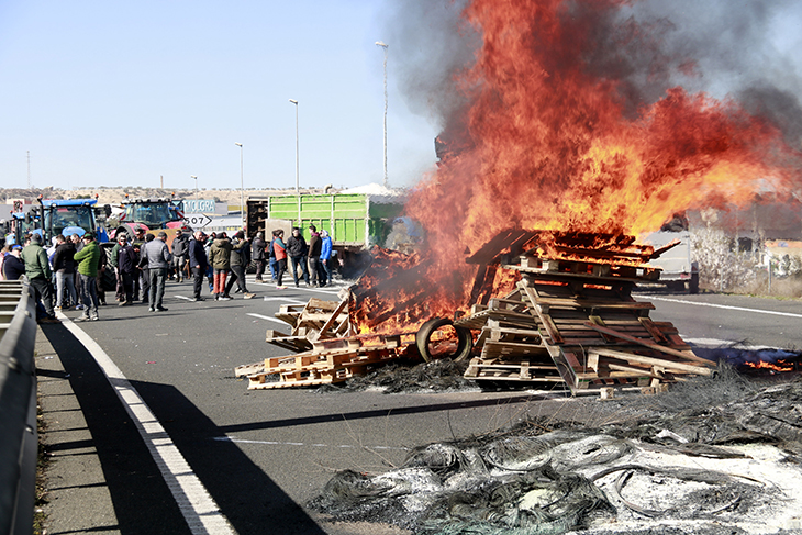 El telèfon 112 ha rebut prop de 700 trucades que han generat 575 expedients per les protestes de la pagesia