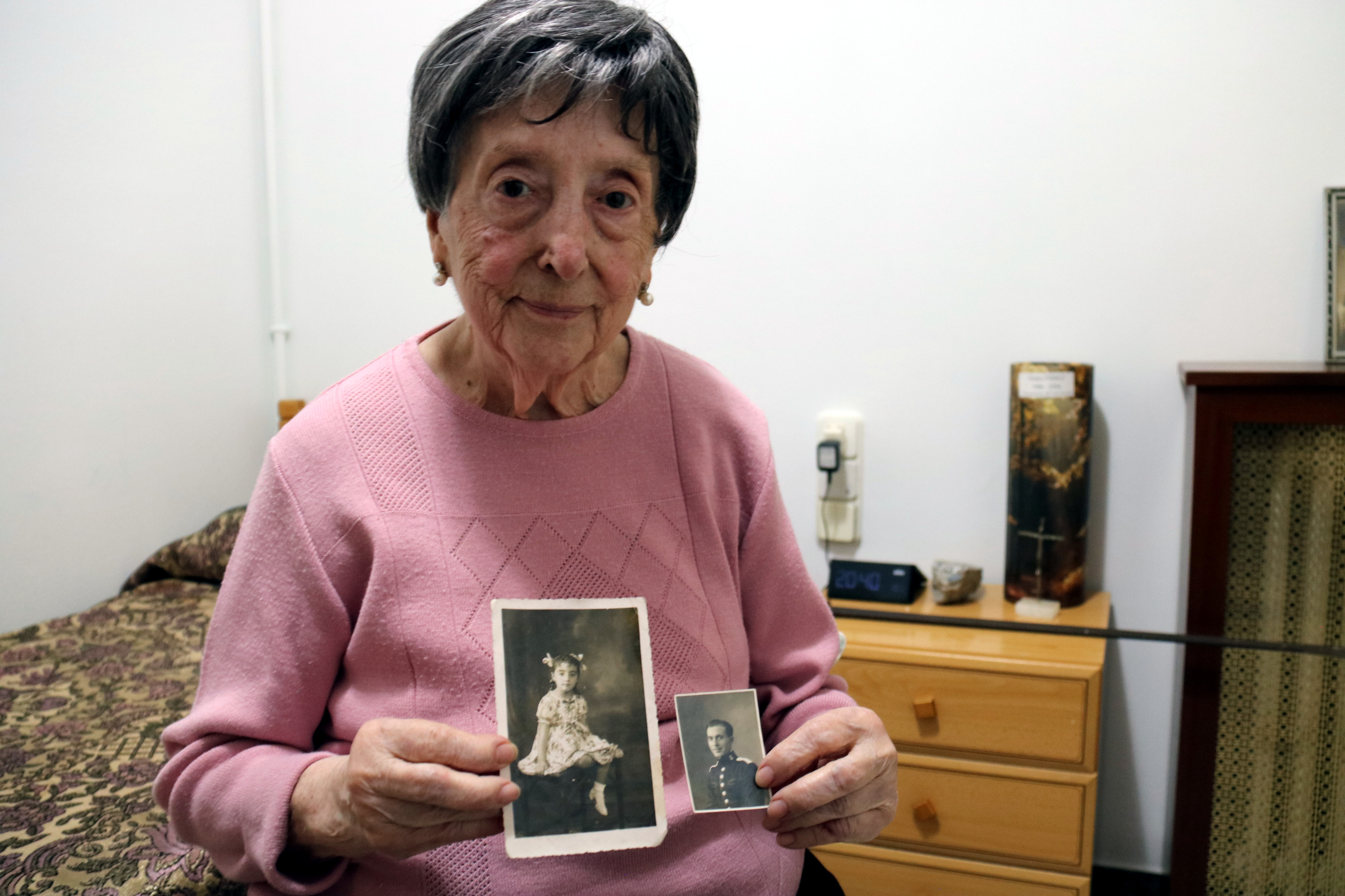 Una manresana de 88 anys recupera les cendres del pare, mort a l’exili a França: “Ja puc morir tranquil·la, ho tinc tot”