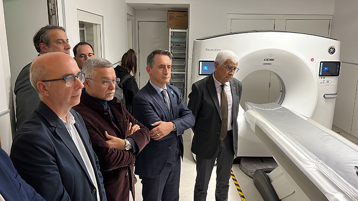 L’Hospital de Cerdanya inaugura un TAC que permetrà fer un 6% més de proves coincidint amb el seu desè aniversari