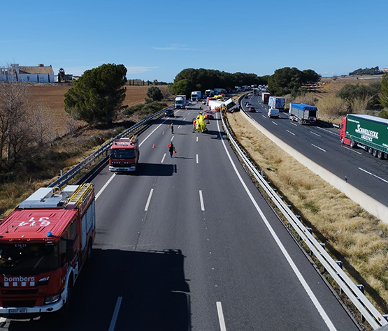 Un ferit greu en un accident d’un camió a l’AP-7 a Castellet i la Gornal