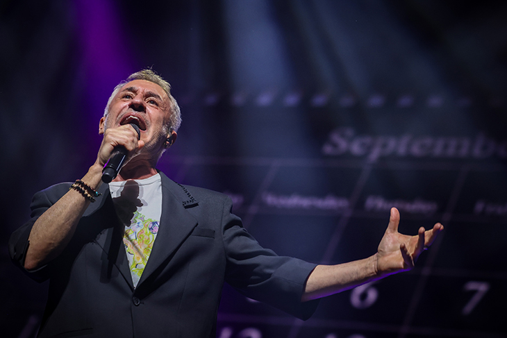 Sergio Dalma captiva l’Auditori del Fòrum en el concert de presentació de ‘Sonríe porque estás en la foto’