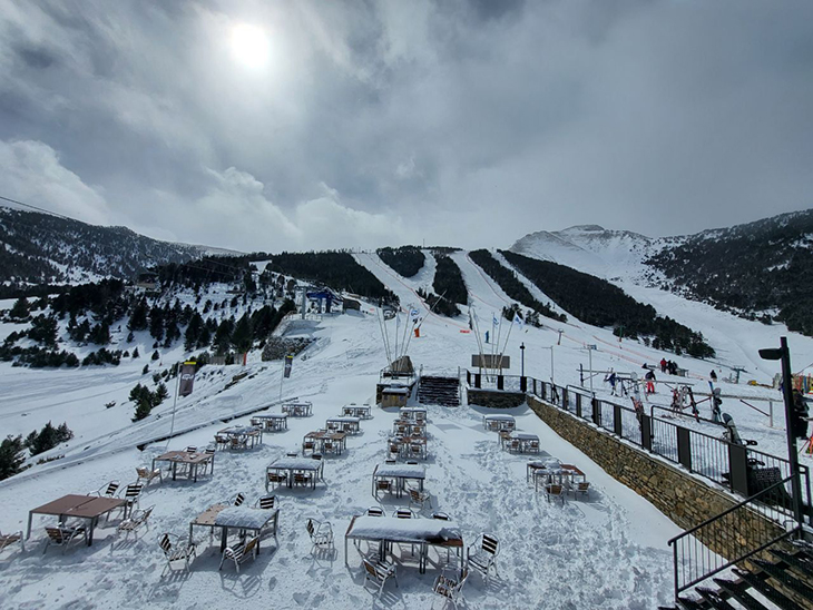 Les nevades al Pirineu occidental deixen entre 20 i 50 centímetres de neu nova a les estacions d’esquí